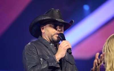 A country music star had some bad news for the media that had a Trump rally cheering