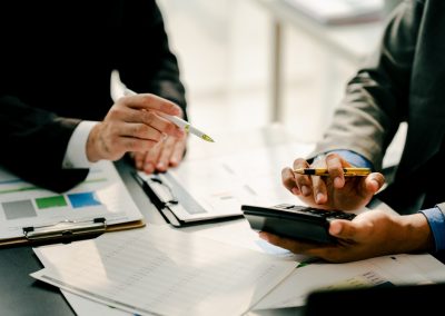 The,Financiers,Are,Calculating,Personal,Taxes,For,Their,Customers